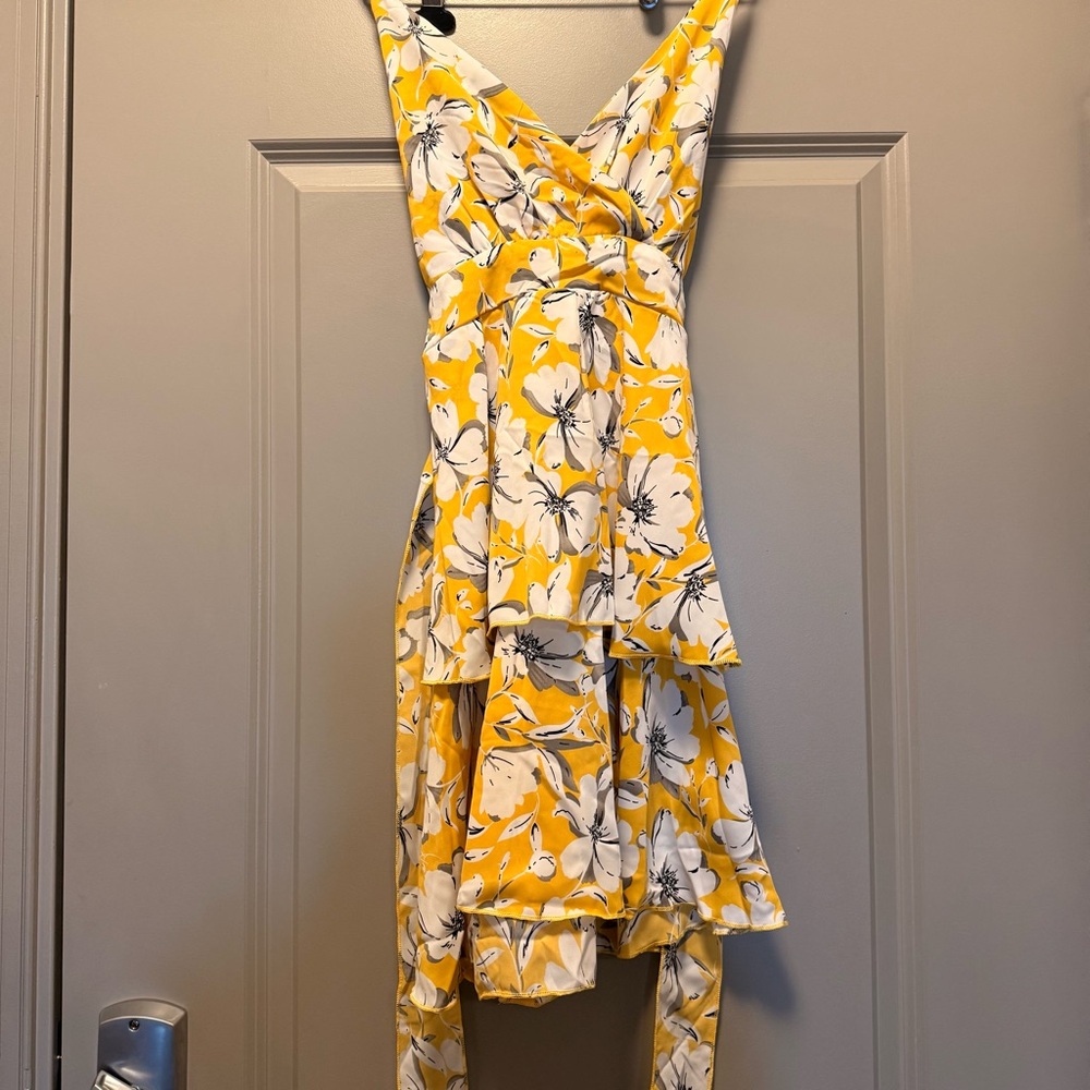 SUMMER YELLOW AND WHITE DRESS NWT